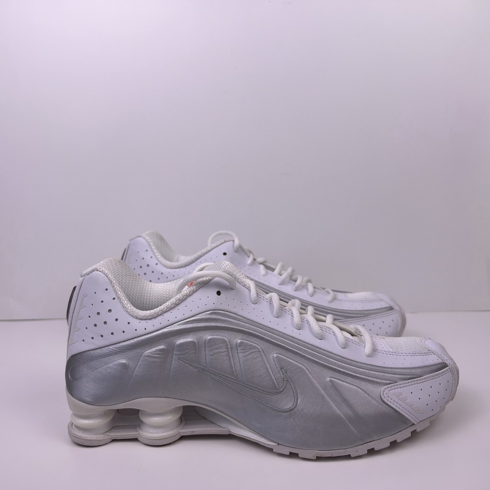 Nike Shox R4 Sneakers Women's Size 12 White Metallic Silver Max AR3565-101